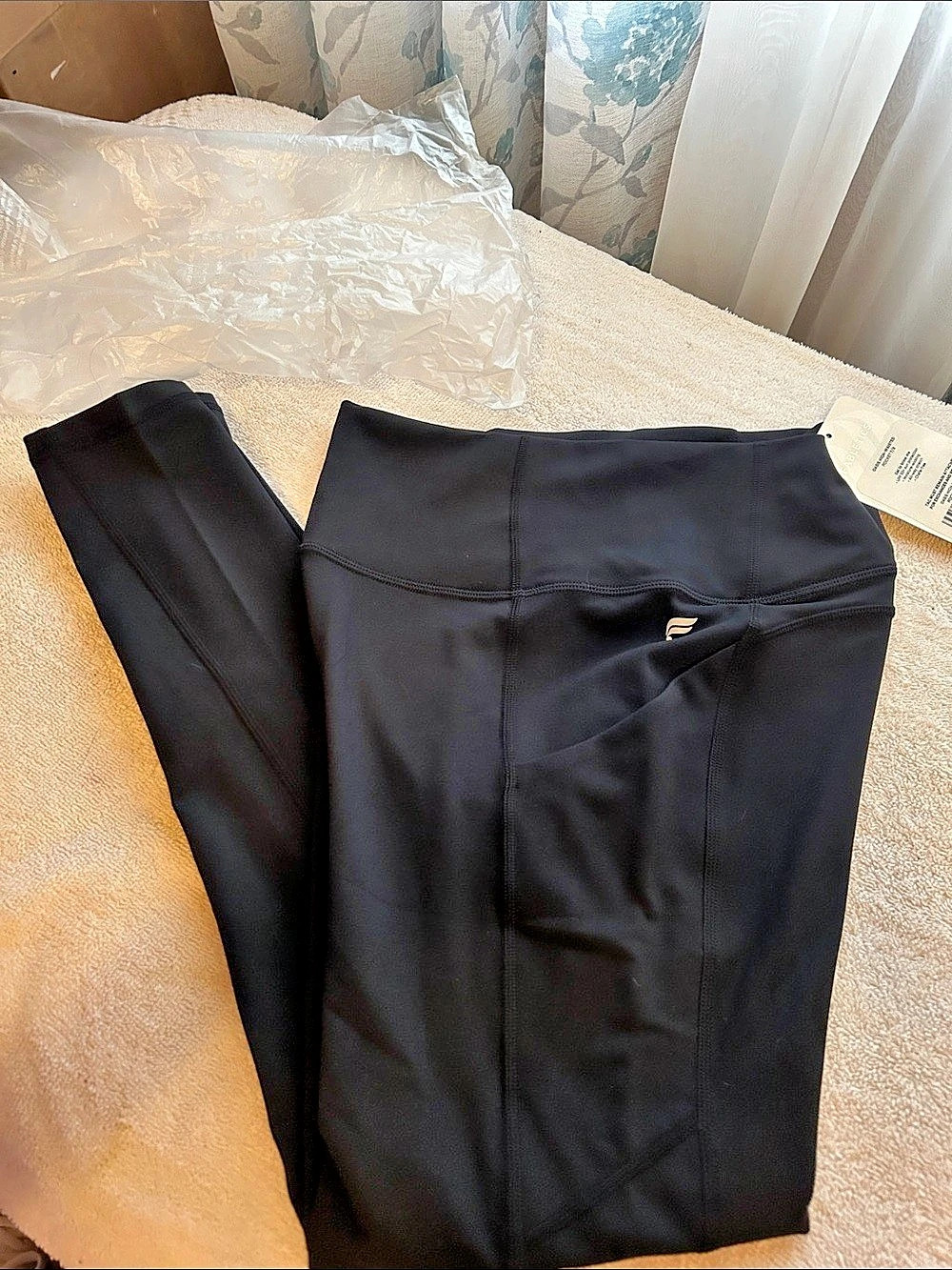 Fabletics Oasis 7/8 Black Leggings Small NWT
